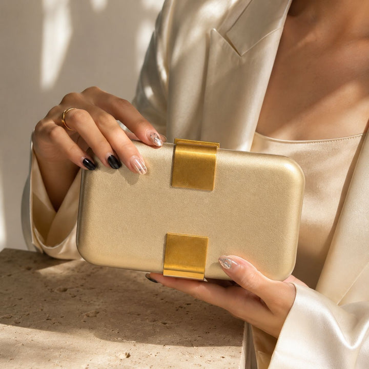 Elegant Crocodile Pattern Clutch