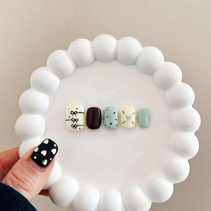 Artistic Cat-Themed Press-On Nail Art Set Stornfield