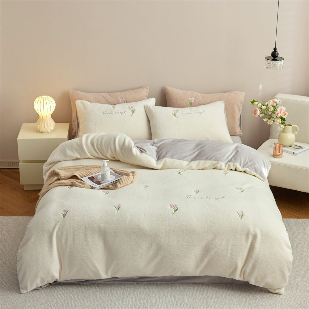 Bedding set made of soft microfleece with embroidered tulips and reversible function