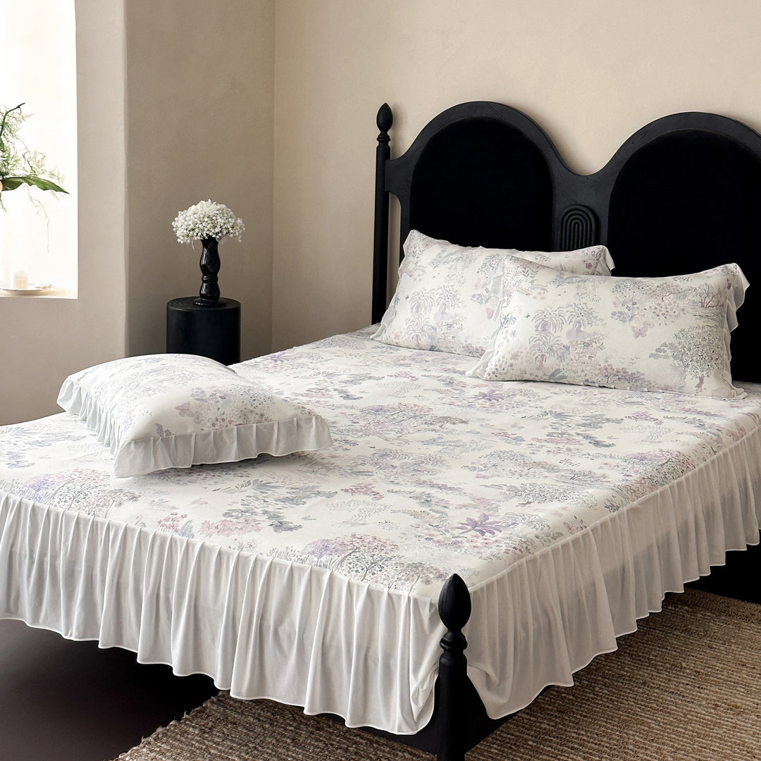 Luxurious bedding set with ruffled hem, fitted sheet and pillowcases