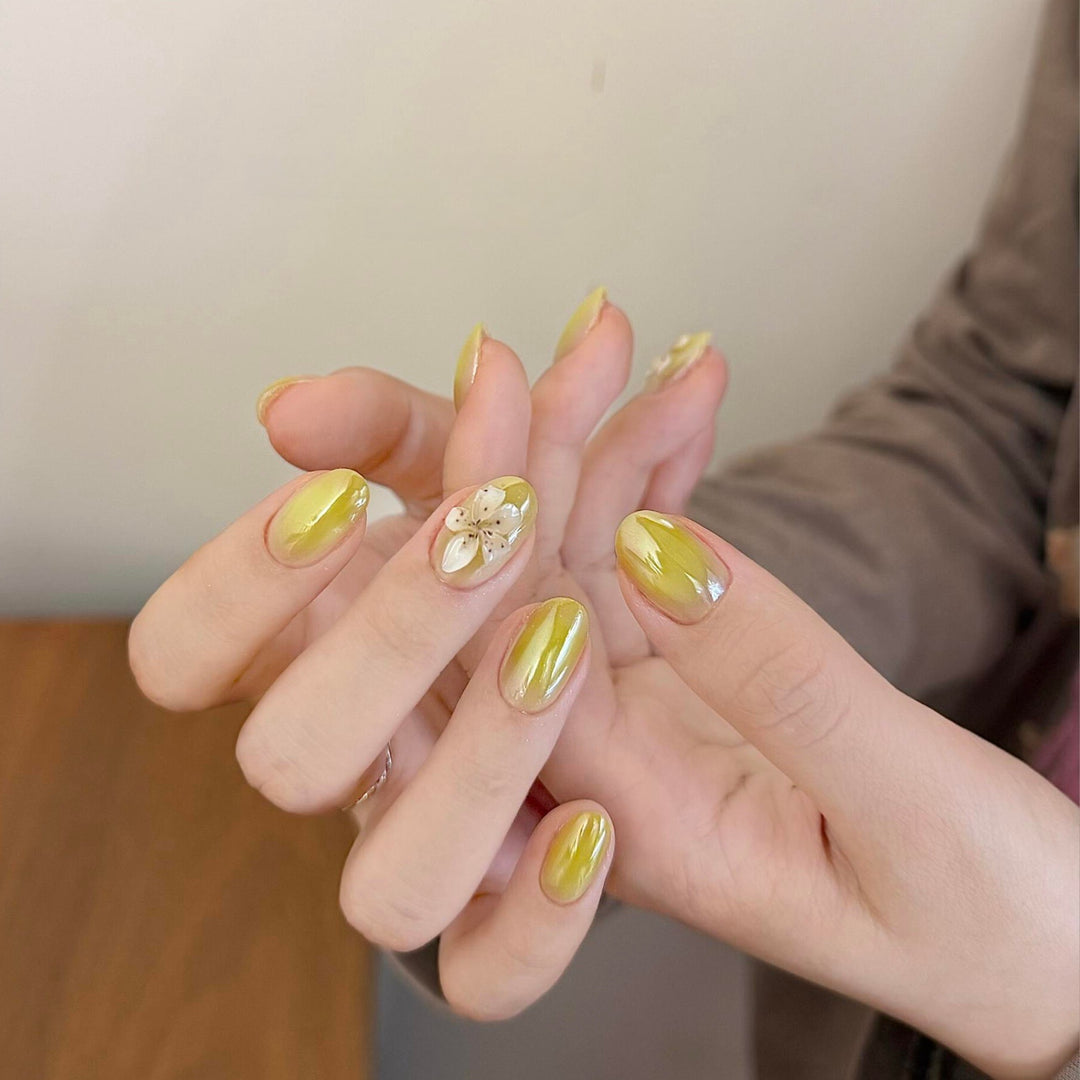 Artificial nails with floral design and glossy finish Stornfield