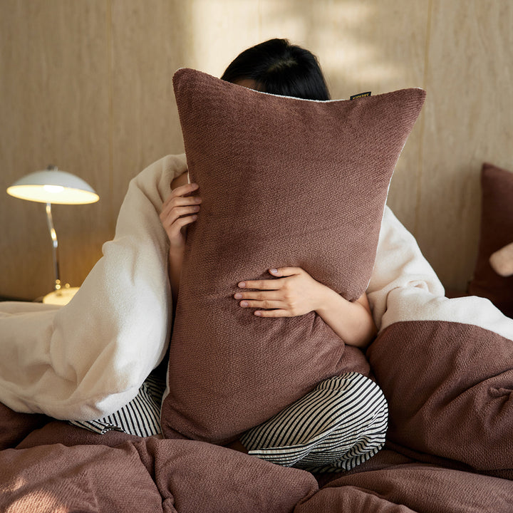 Reversible bedding and throw set made of fine cotton knit with contrast edge