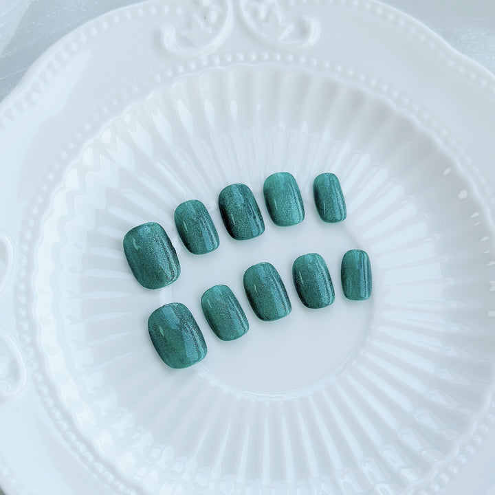 Sparkling Press-On Nail Art Set