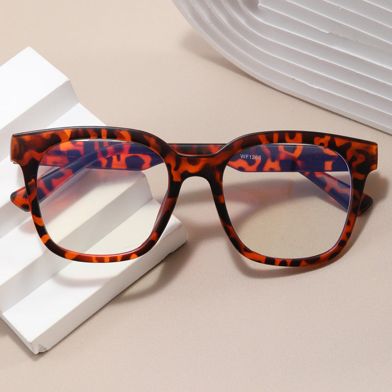 Women's designer glasses with an elegant square frame and modern accents Stornfield