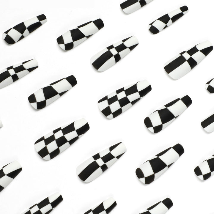 Nail set with stylish checkerboard pattern Stornfield