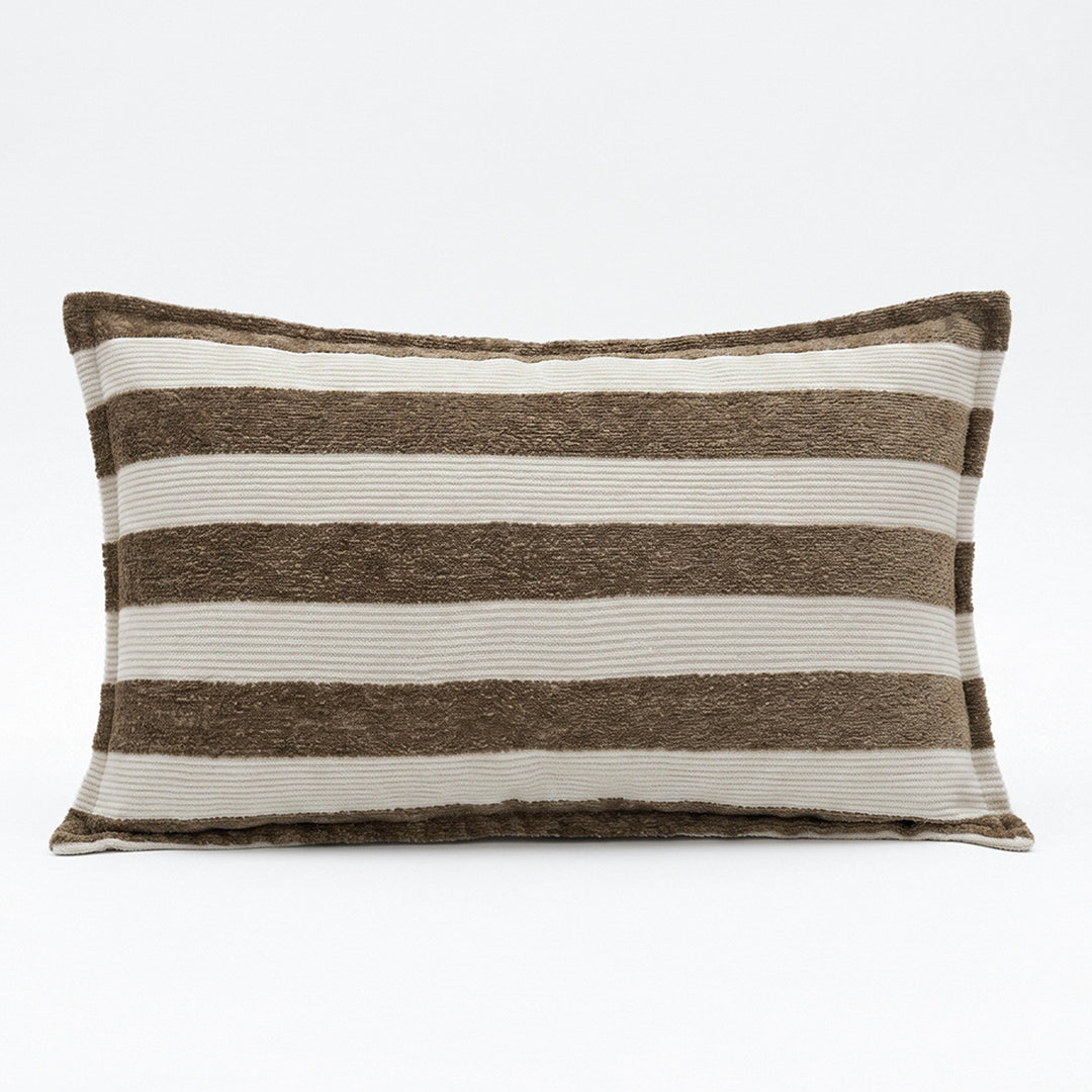 Decorative cushion with tassels