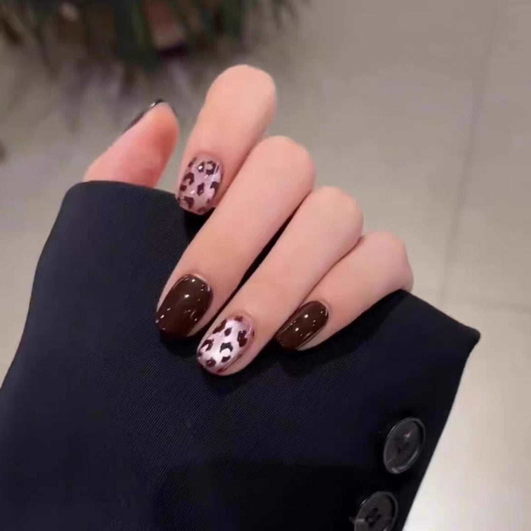 Artificial nails with modern swirl design Stornfield