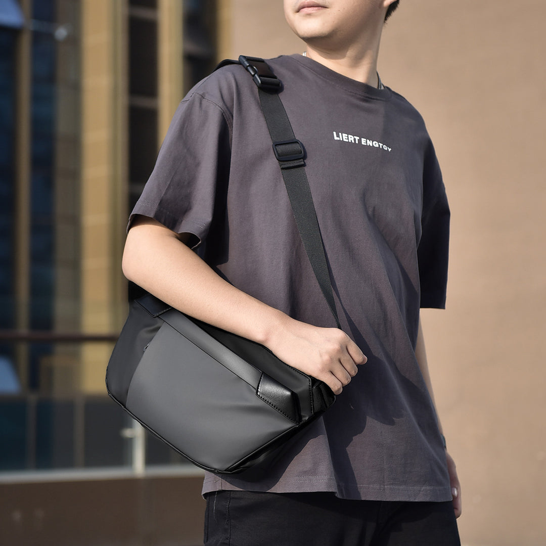Functional Waterproof Messenger Bag Stornfield