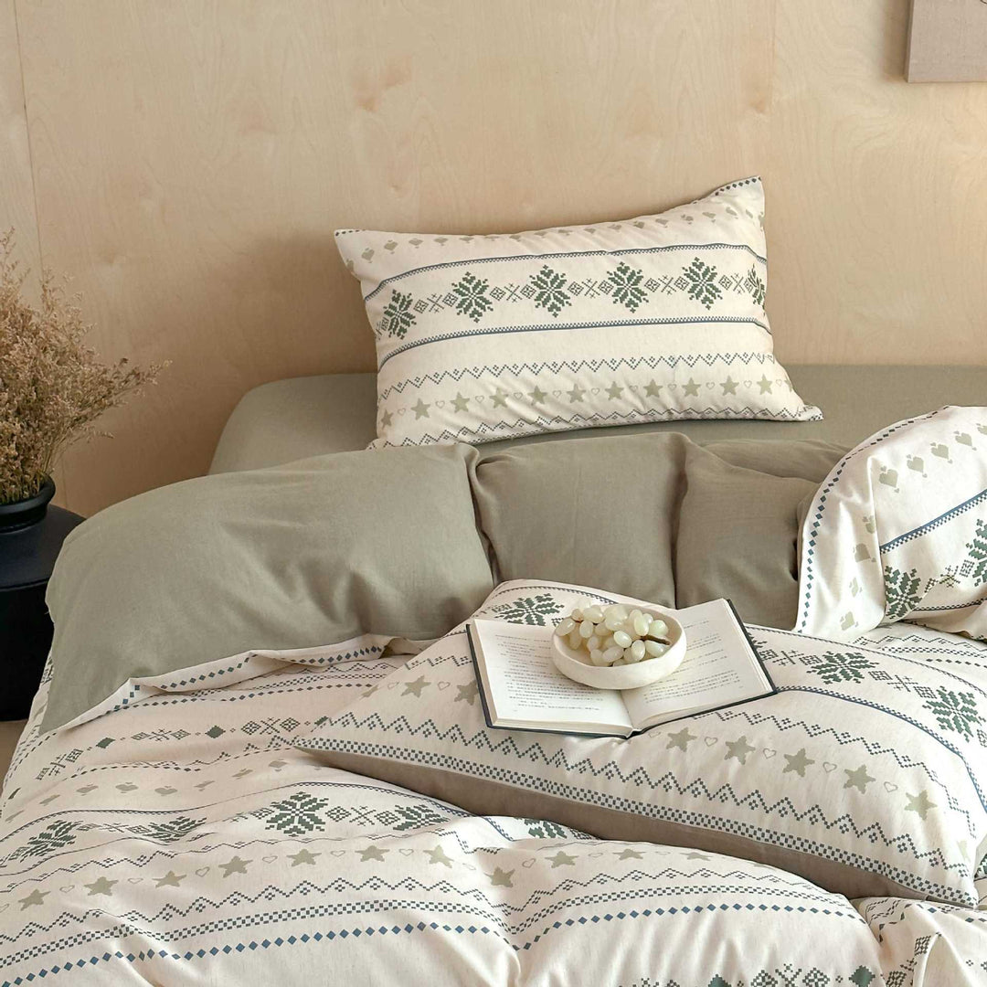 Printed Cotton Duvet Cover Set with Nordic Folk Motif and Pillow Shams
