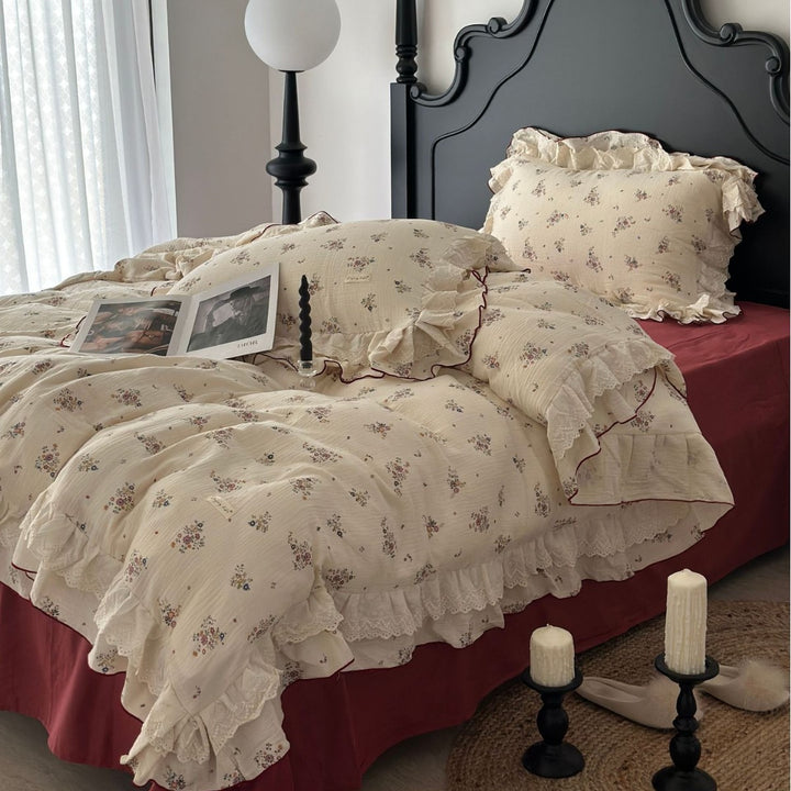 Romantic cotton bed linen set with frills and lace trim