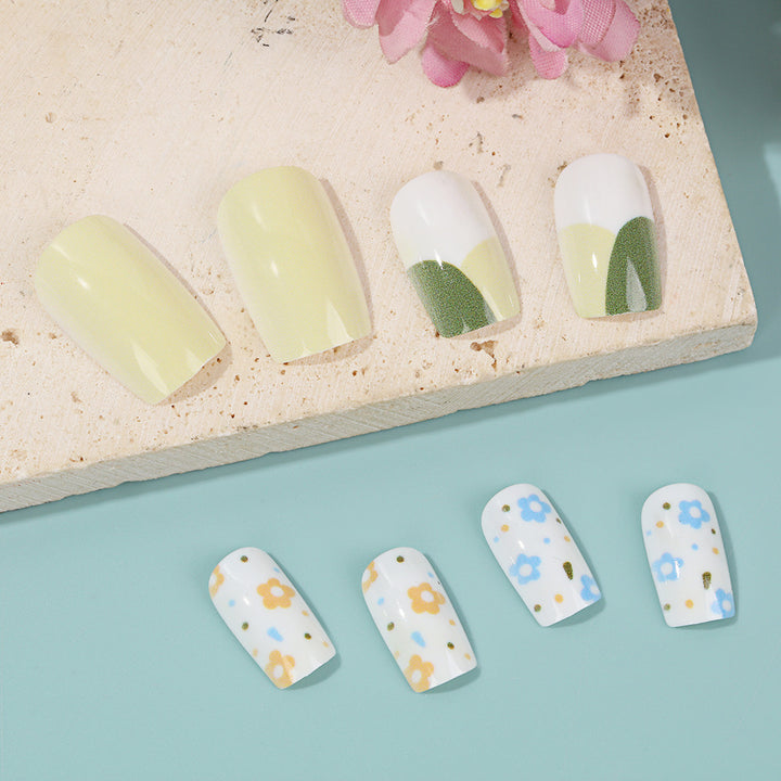 Artificial Nail Set with Playful Flower Patterns Stornfield
