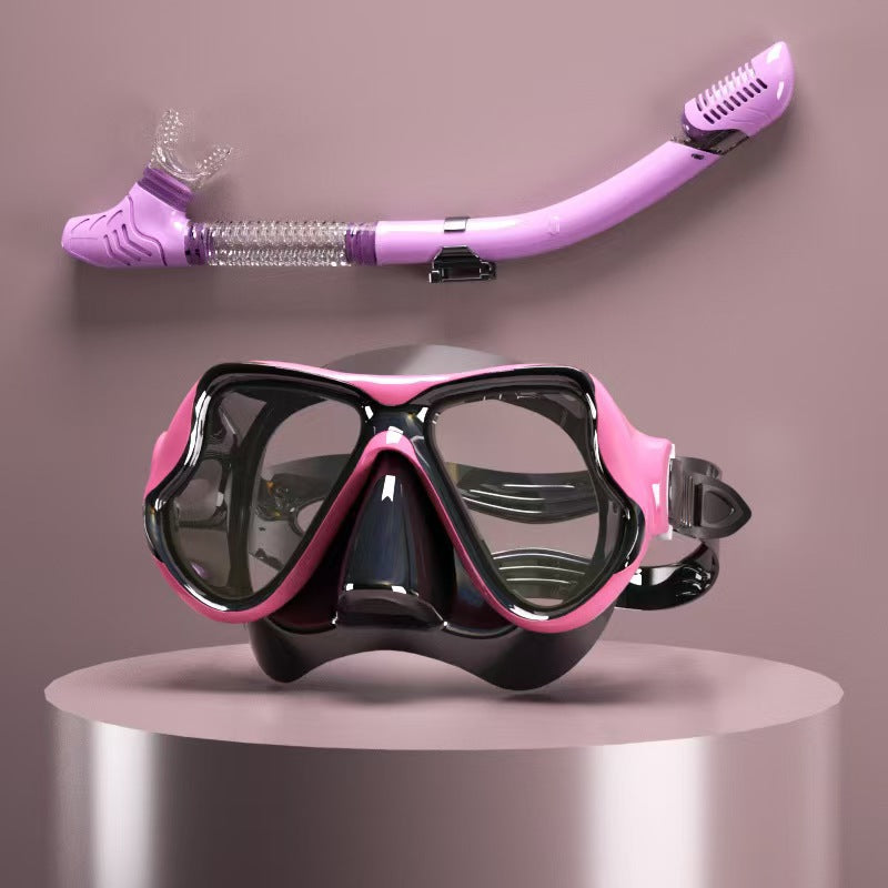 Diving mask with ergonomic design and a flexible snorkel Stornfield