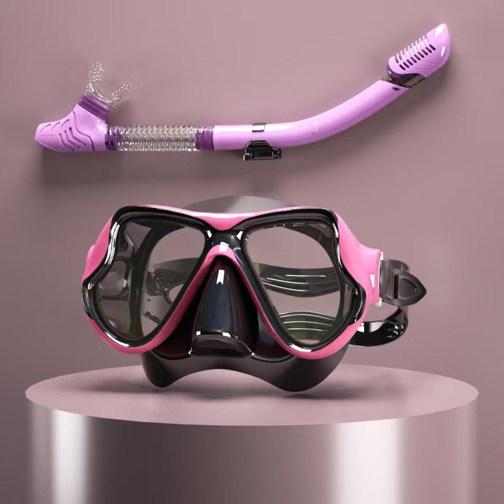 Diving mask with ergonomic design and a flexible snorkel Stornfield
