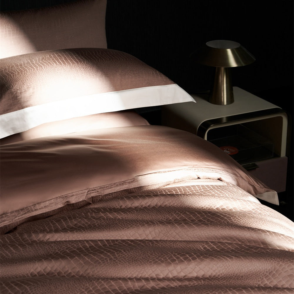 Satin bed linen set with reversible function, extra soft shine and contrasting trim