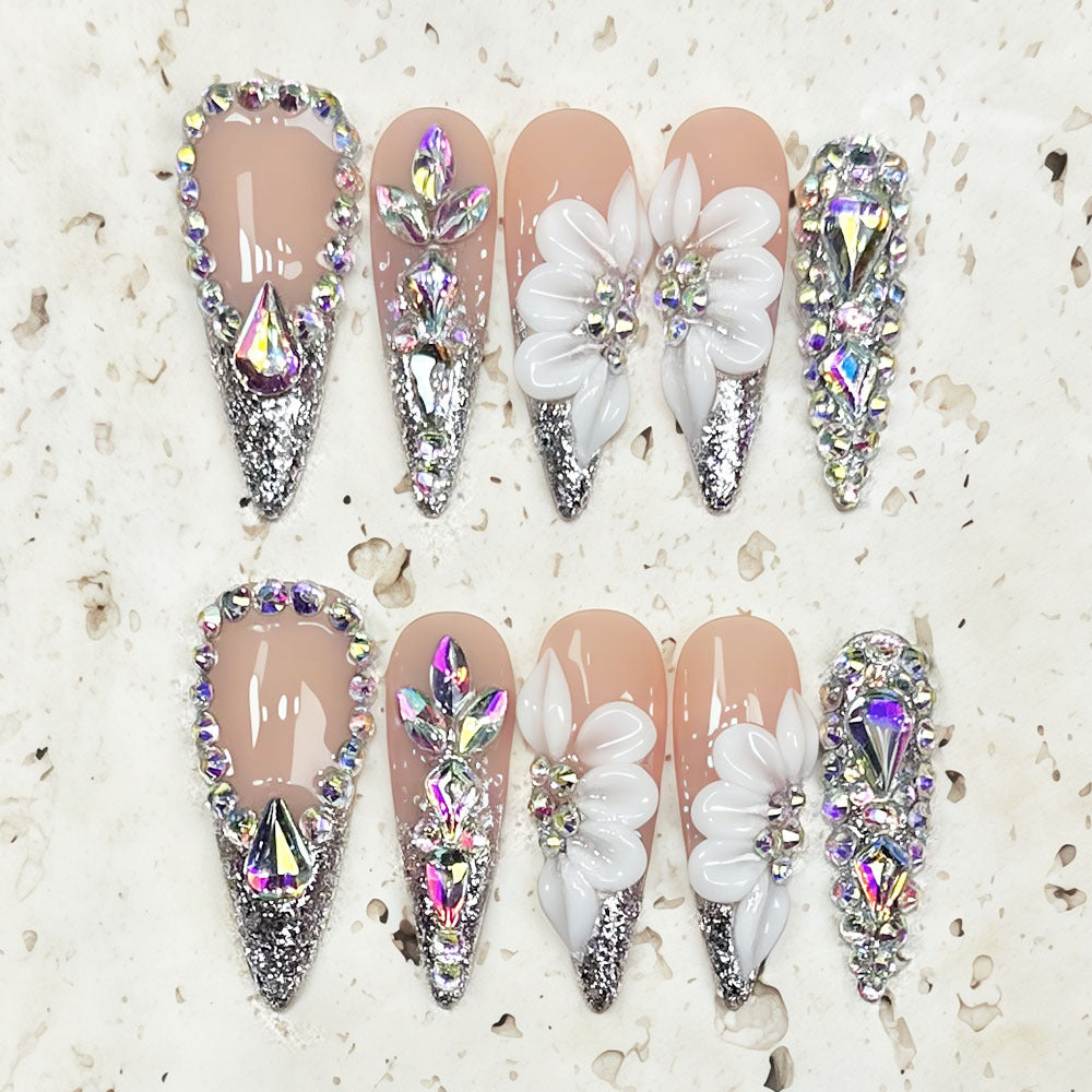 Luxe Glittering Press-On Nail Art
