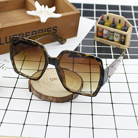 Ladies extravagant square sunglasses with unique design Stornfield