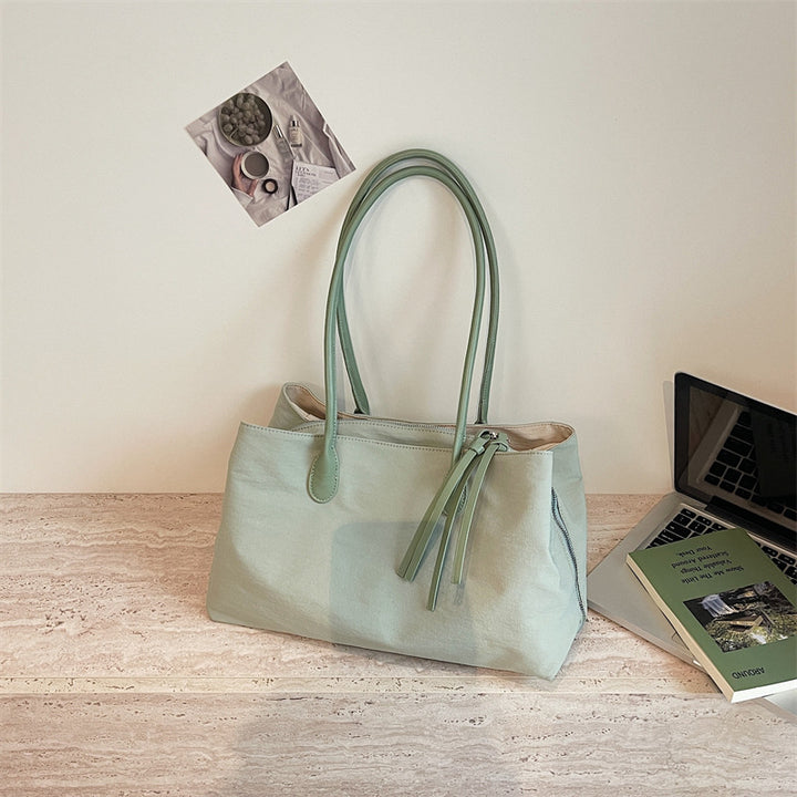 Elegant Tote Bag with Zipper and Practical Interior Pockets Stornfield
