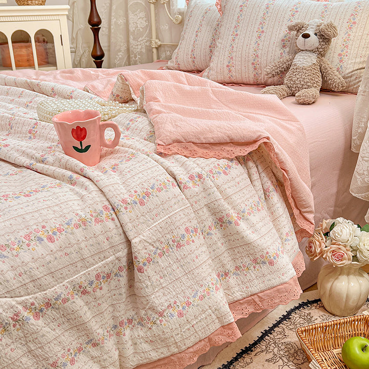 Floral Patterned Quilt Set