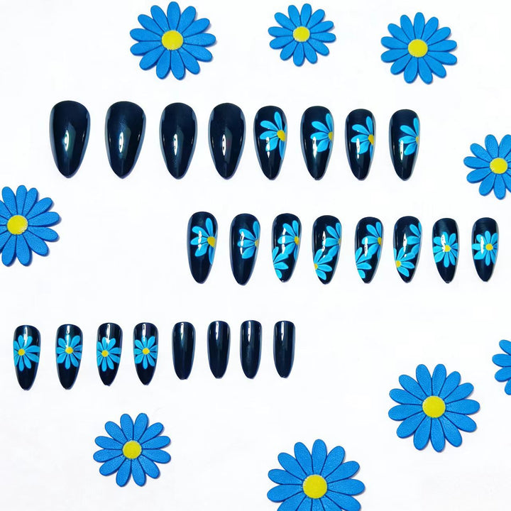 Artificial nails with floral accents Stornfield