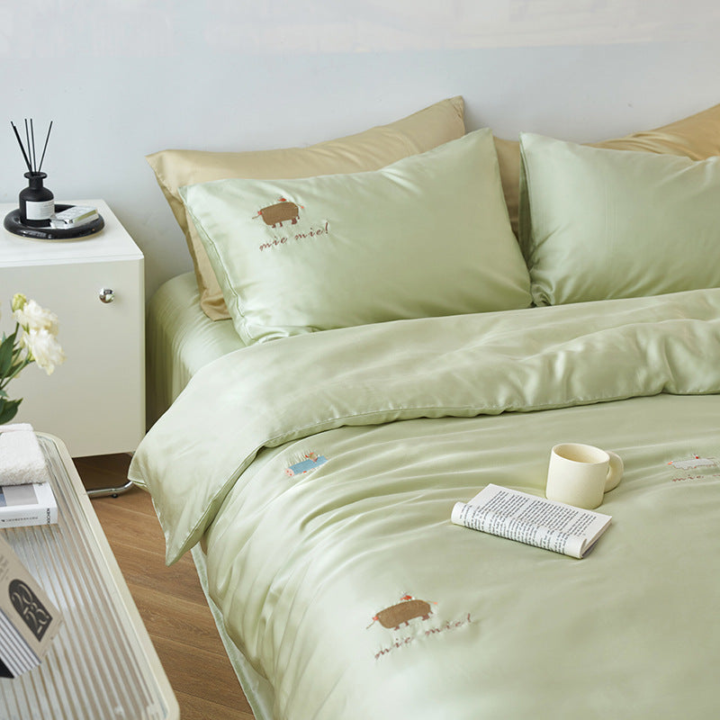 Reversible bedding set made of cotton percale with finely embroidered breakfast motifs