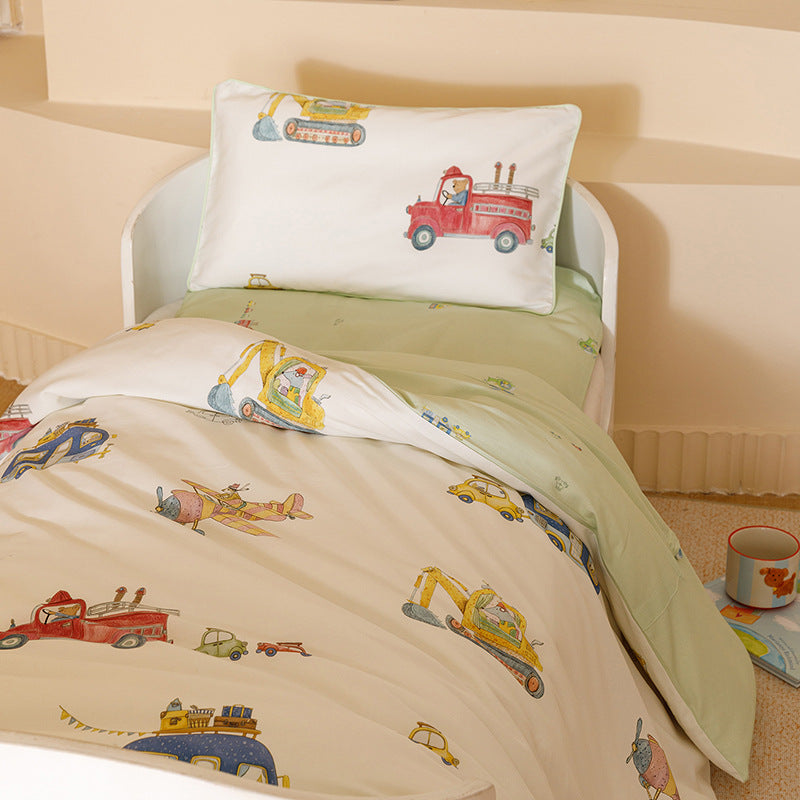 Children's bedding set with heavenly watercolor planet and cloud design made of cotton satin