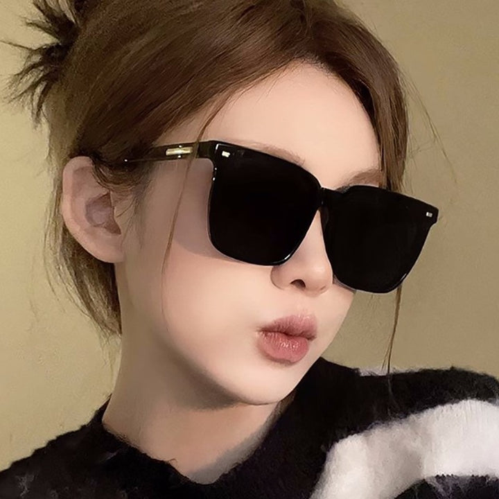 Women's square sunglasses with stylish design and UV protection Stornfield