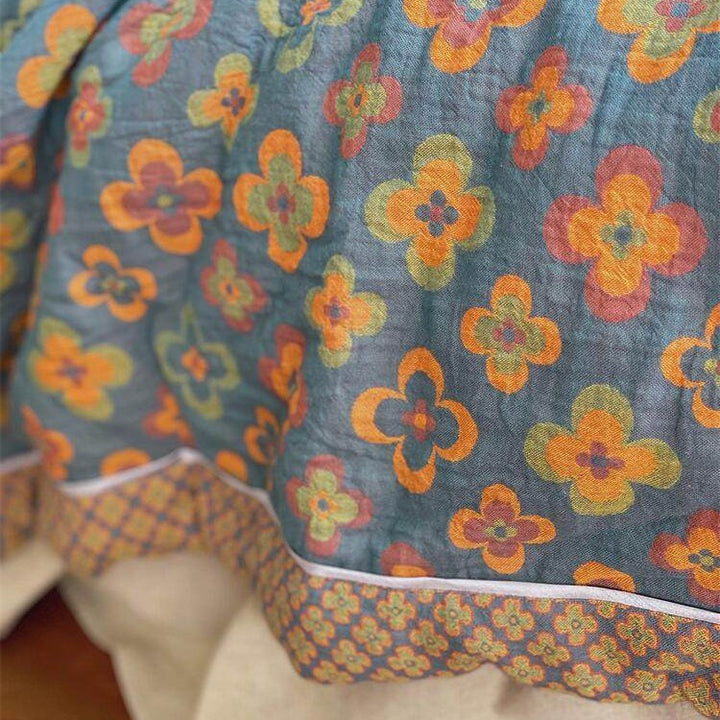 Lightly quilted throw blanket in retro floral jacquard made from cotton-linen mix
