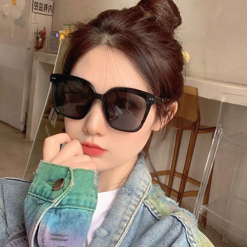 Ladies fashionable sunglasses with striking frame and UV protection Stornfield