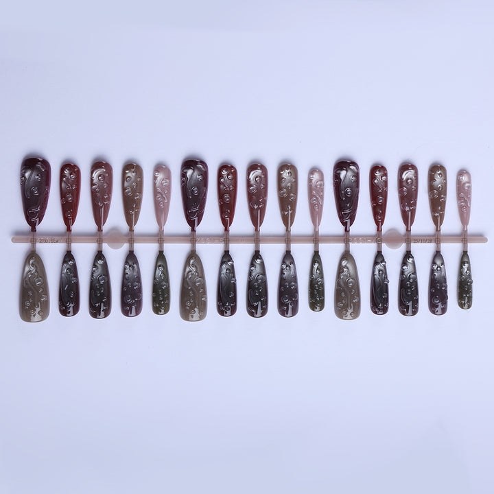 Artificial nails with trendy waterfall effect Stornfield