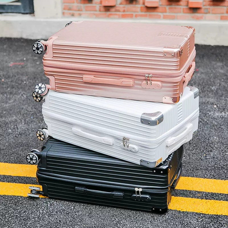Premium Hard-Shell Spinner Suitcase Stornfield
