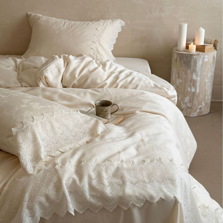 Bedding set made of linen-cotton mix with crocheted lace trim and fine floral jacquard texture