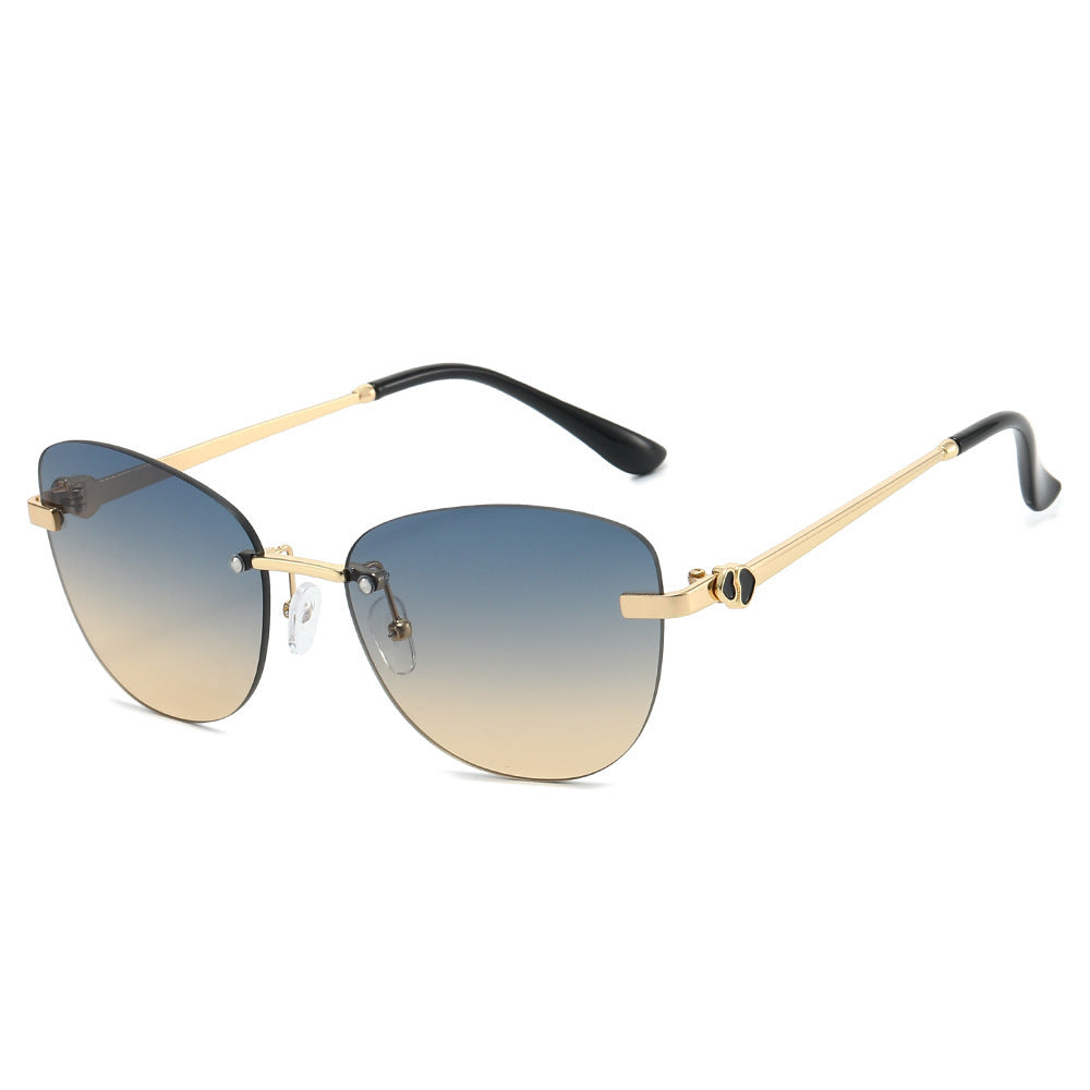 Elegant Cat-Eye Sunglasses Stornfield