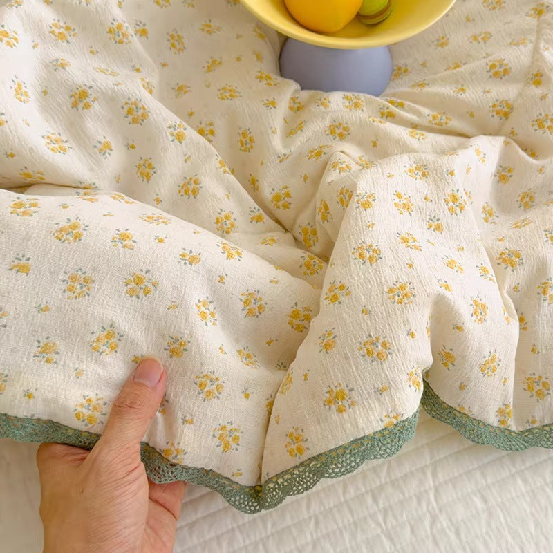 Ladies comfort duvet with delicate floral pattern and high-quality filling Stornfield
