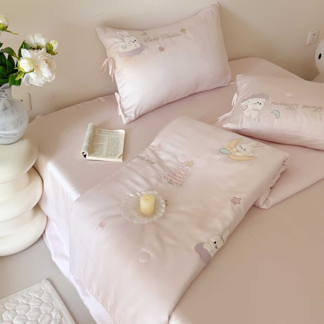 Cotton satin children's bedding set with embroidered cloud and animal appliqués