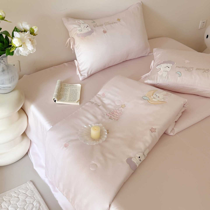 Cotton satin children's bedding set with embroidered cloud and animal appliqués