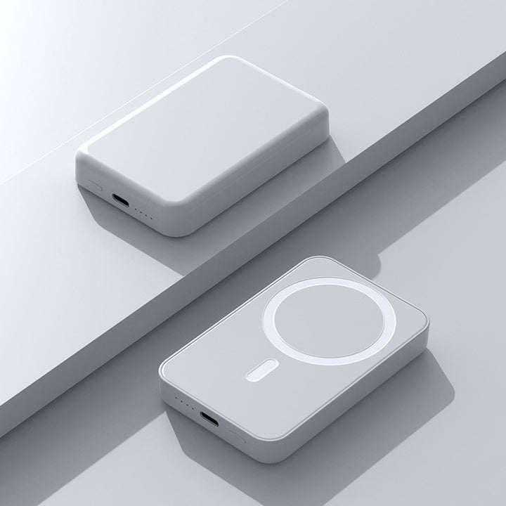 Portable power bank with Qi-compatible magnetic charging and integrated fast charging function Stornfield