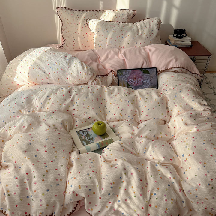 Star Patterned Quilted Bedding Set