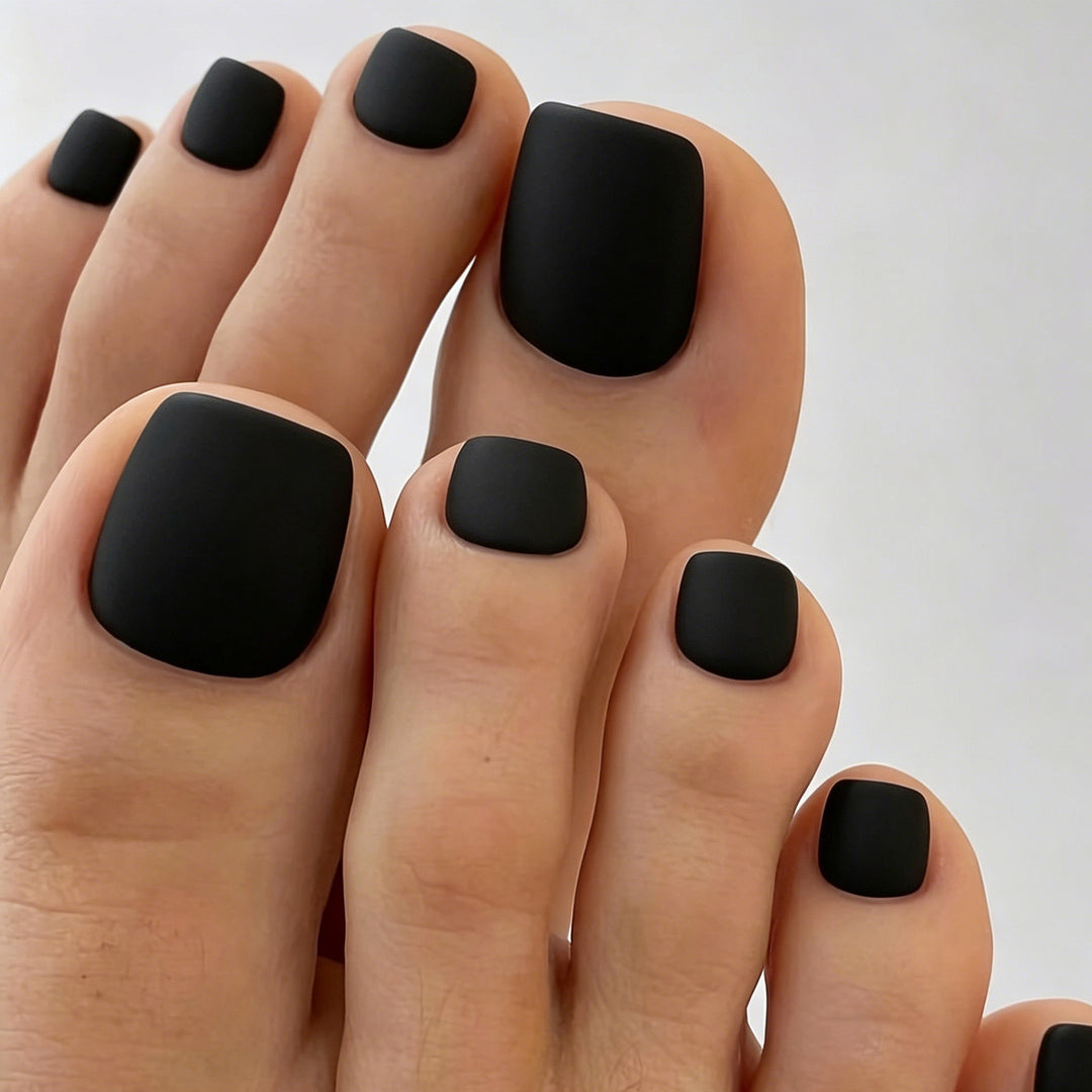 Elegant Artificial Nails in Matte Design Stornfield
