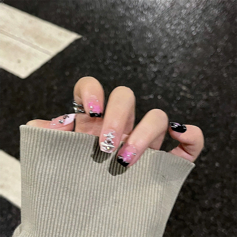 Artful nail art with glitter details Stornfield