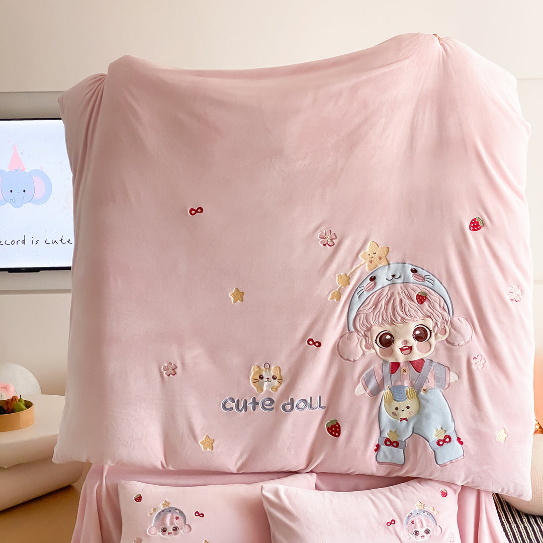 Children's bedding set with 3D plush cat appliqué and reversible function