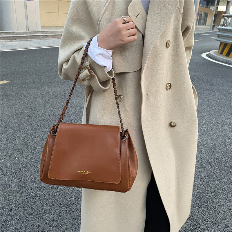 Elegant Chain-Detail Shoulder Handbag