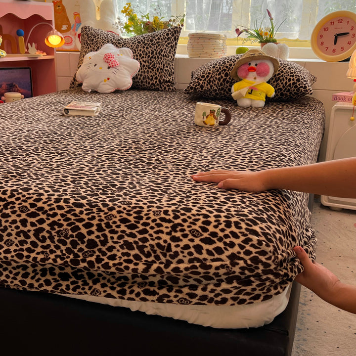 Cozy Polka Dot Fleece Mattress Cover