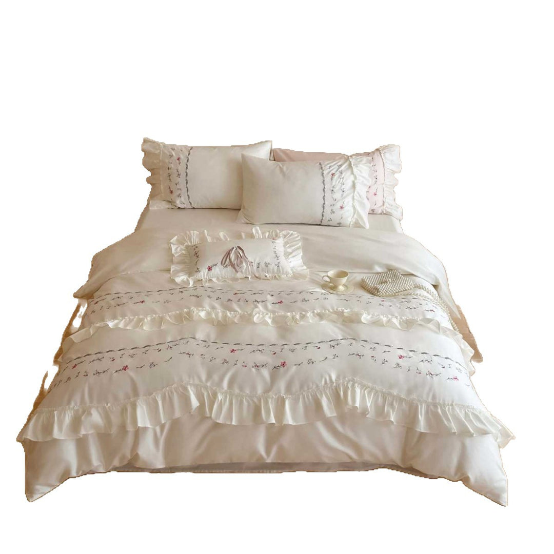 Bedding set with ruffle, delicate floral embroidery and satin cotton look