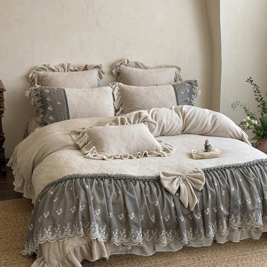 Romantic Ruffled Bedding Set with Organza Ruffle and Floral Jacquard Weaving