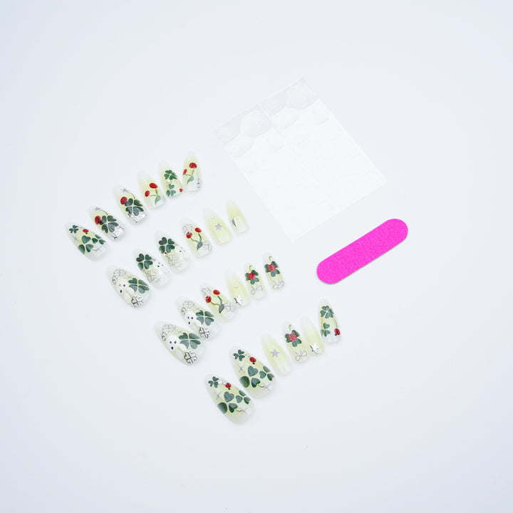 Playful artificial nails with plant motifs Stornfield