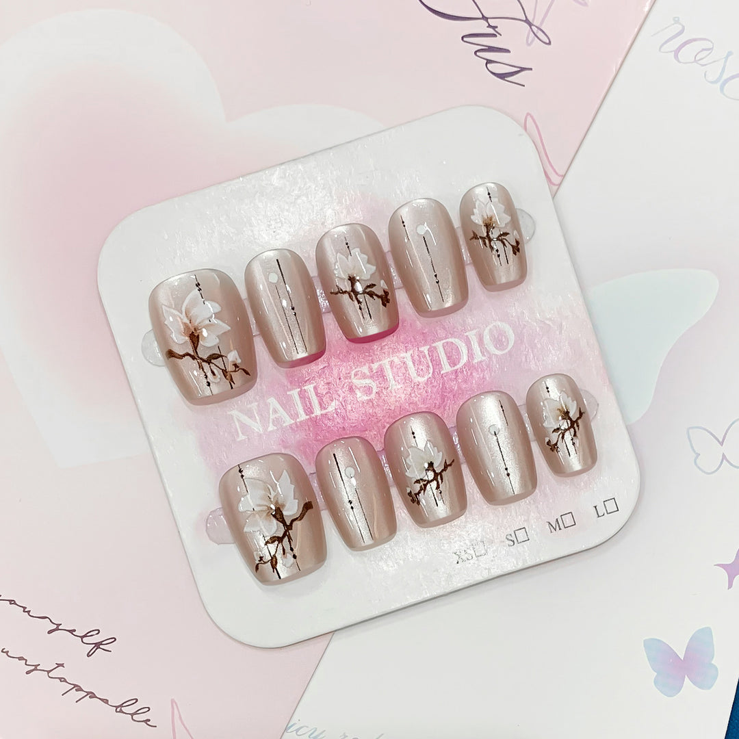 Artful and elegant nail tips Stornfield