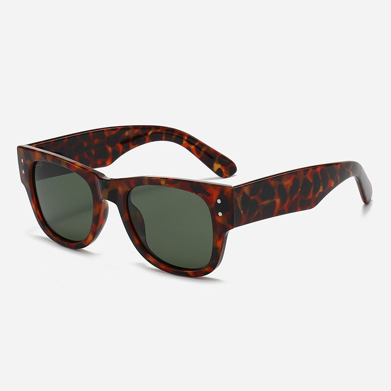 Ladies sunglasses in minimalist and elegant design Stornfield