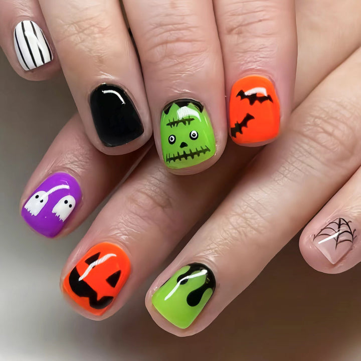 Nail art set with Halloween motifs and creative 3D accents Stornfield