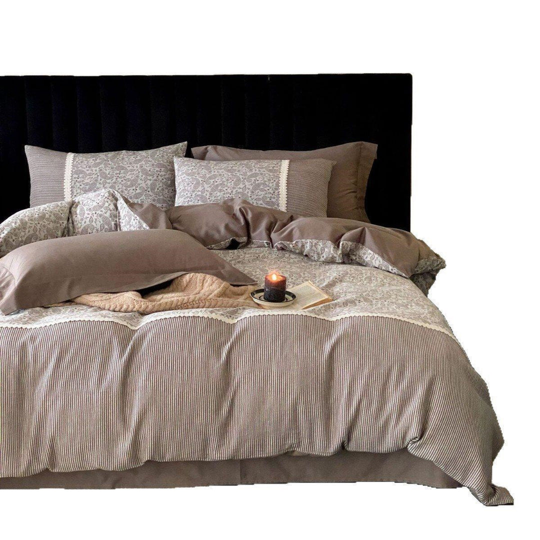 Cotton percale duvet cover set with paisley print, reversible function and lace border
