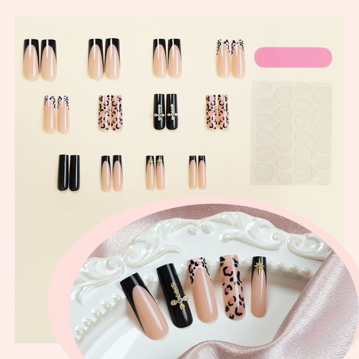 Artificial nail set with aesthetic accents and elegant designs Stornfield